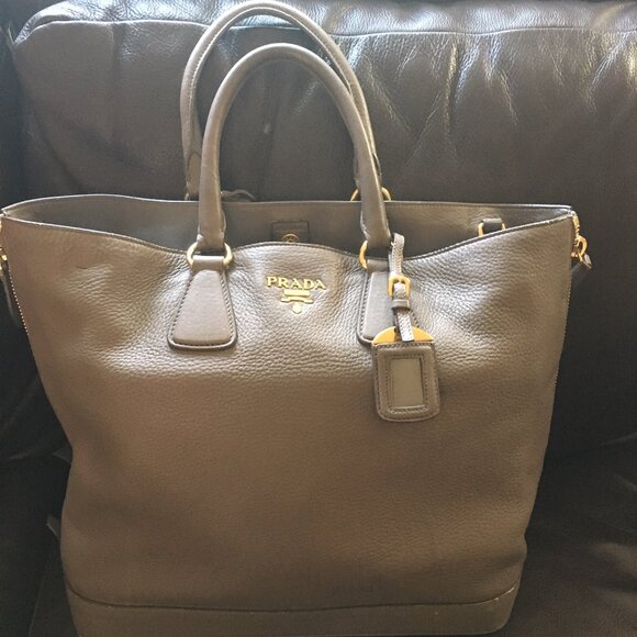 Authentic Prada Vitello Deerskin Extra Large Expandable Gray Tote Bag - Picture 1 of 12